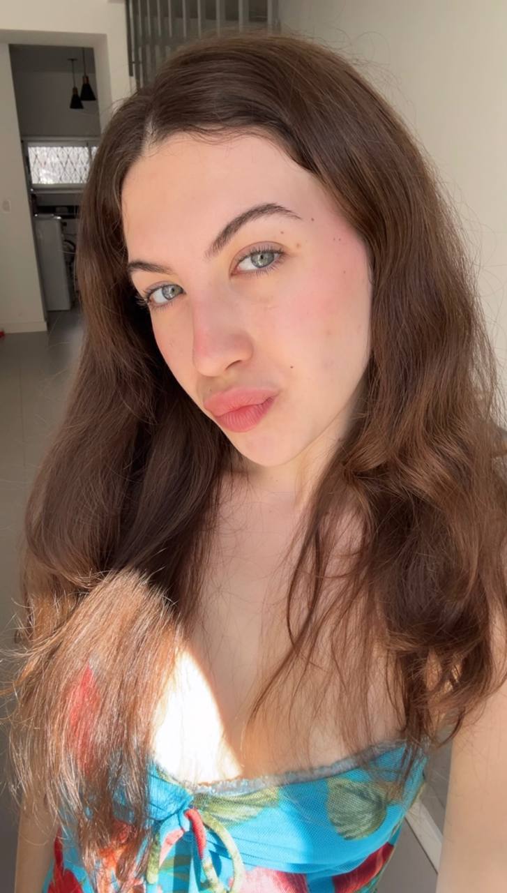 Nude girl Amber in Banjul