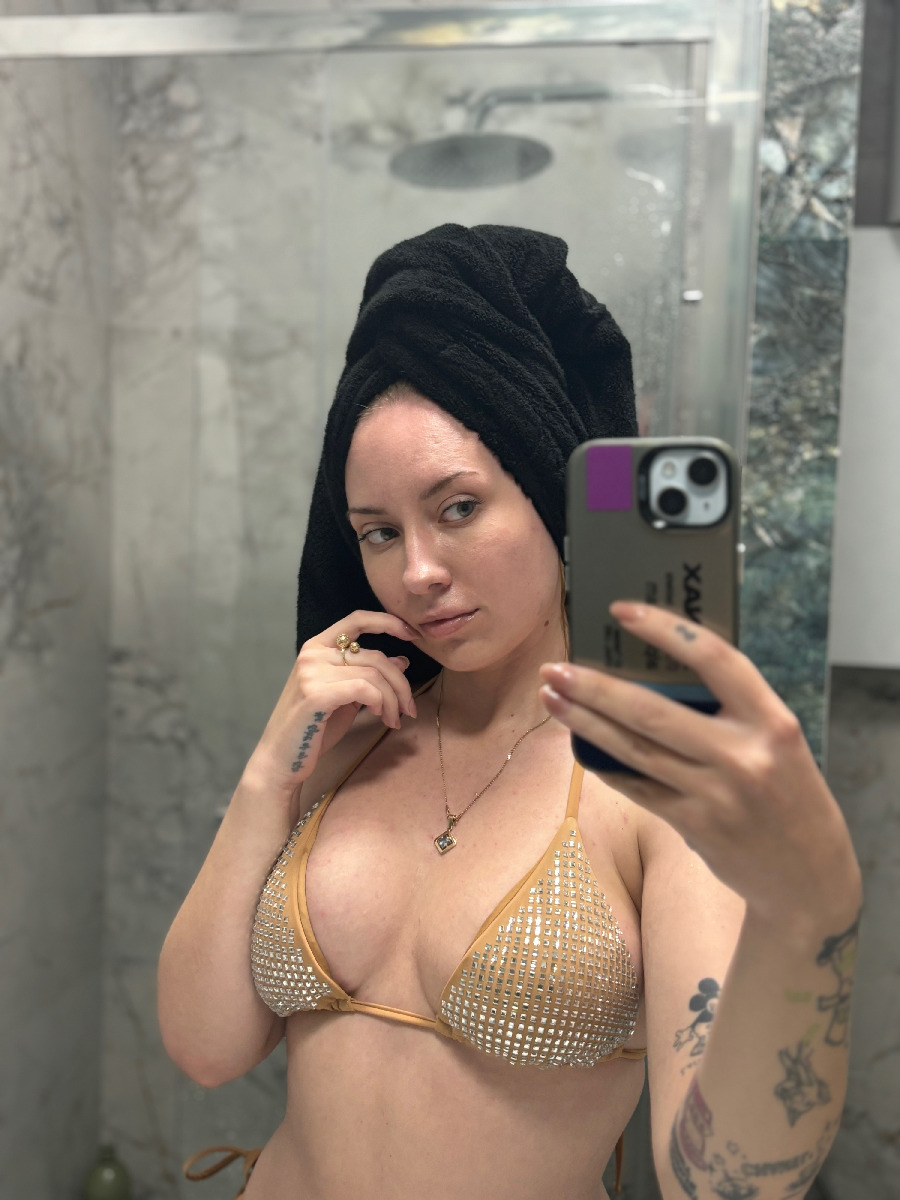 Nude girl KateV in Banjul